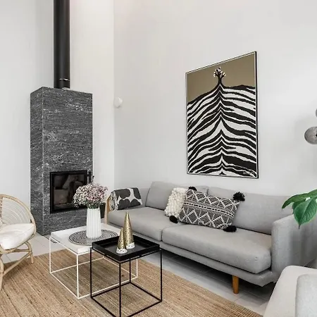 Spacious House - Sauna - Free Parking - 8 Person