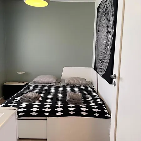 Spacious House - Sauna - Free Parking - 8 Person *